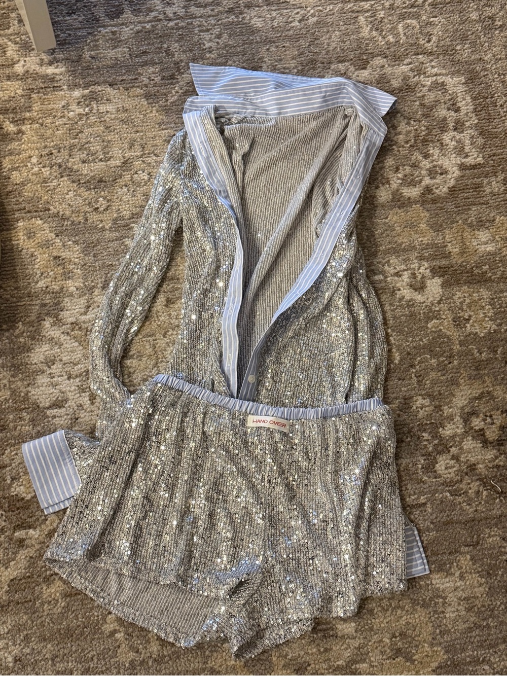 Hand Over Jack Short and Blouse - Silver - Picture 6 of 7